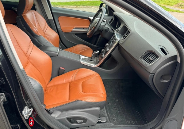 Volvo V60 cena 55900 przebieg: 210000, rok produkcji 2014 z Puławy małe 596